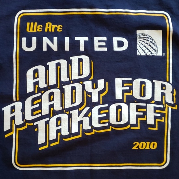 United Airlines Very Rare 2010 tshirt. L - Picture 1 of 5